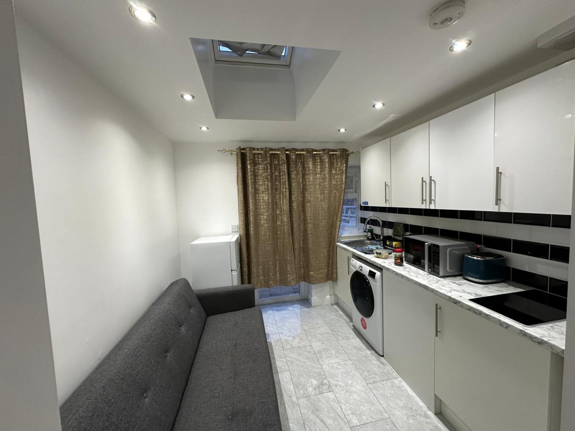 4Th Studio Flat With Private Own Bathroom A London Luxury Family Home Setup And Furnished With Double Bed Plus A Double Futon-Sofa Bed A Single Futon Bed A Baby Cot And Garden And Free Parking Esterno foto
