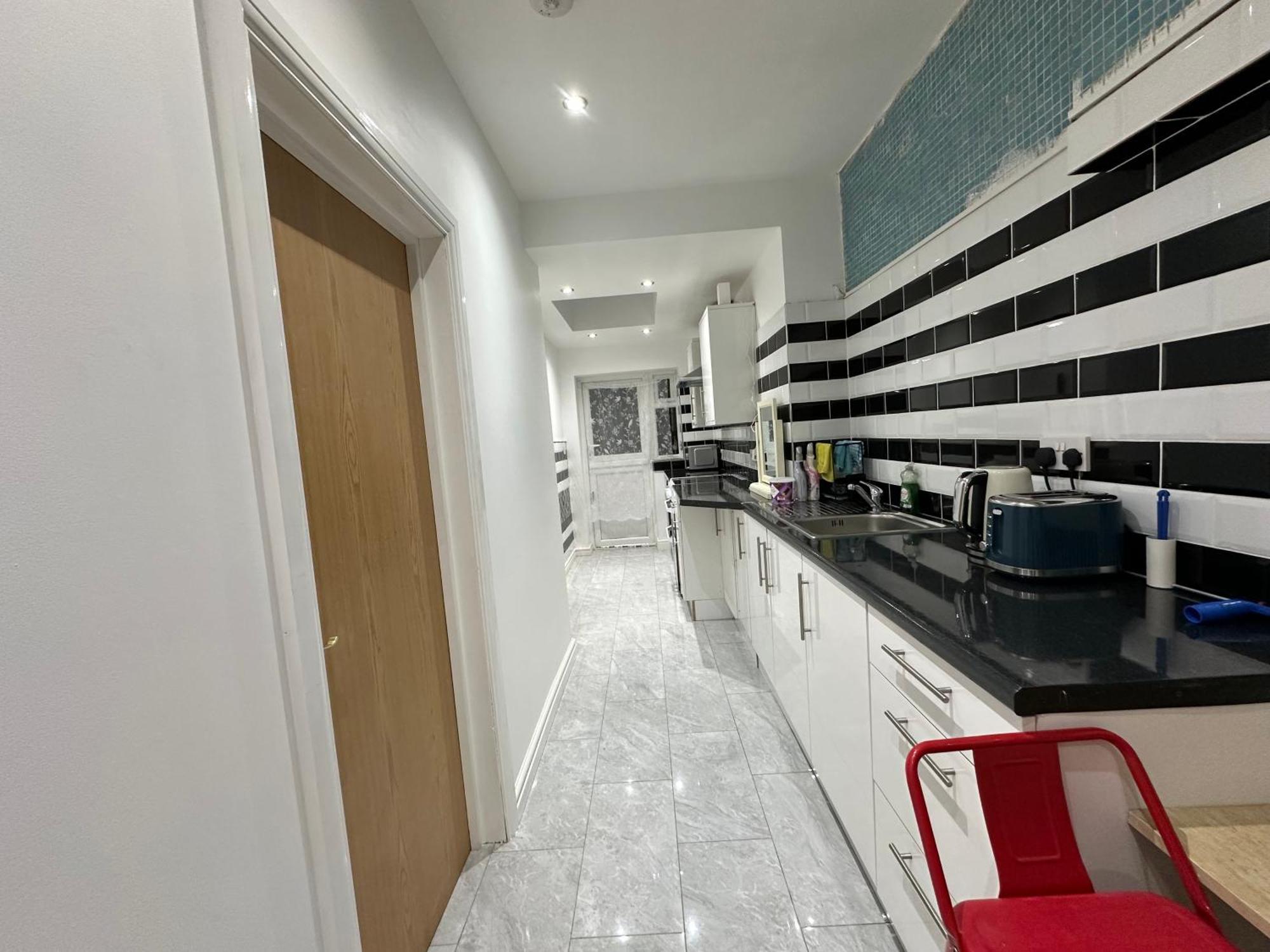 4Th Studio Flat With Private Own Bathroom A London Luxury Family Home Setup And Furnished With Double Bed Plus A Double Futon-Sofa Bed A Single Futon Bed A Baby Cot And Garden And Free Parking Esterno foto