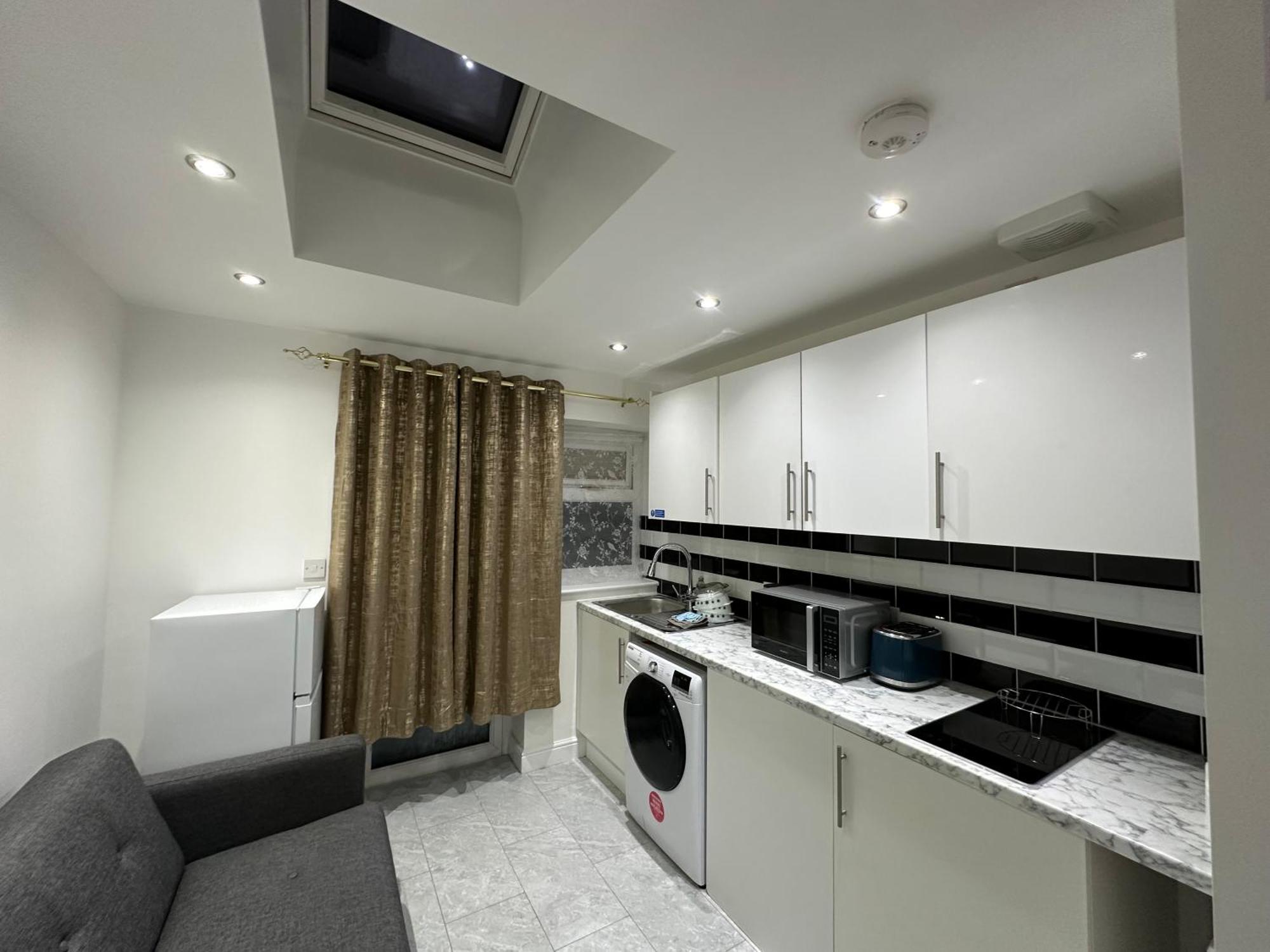 4Th Studio Flat With Private Own Bathroom A London Luxury Family Home Setup And Furnished With Double Bed Plus A Double Futon-Sofa Bed A Single Futon Bed A Baby Cot And Garden And Free Parking Esterno foto