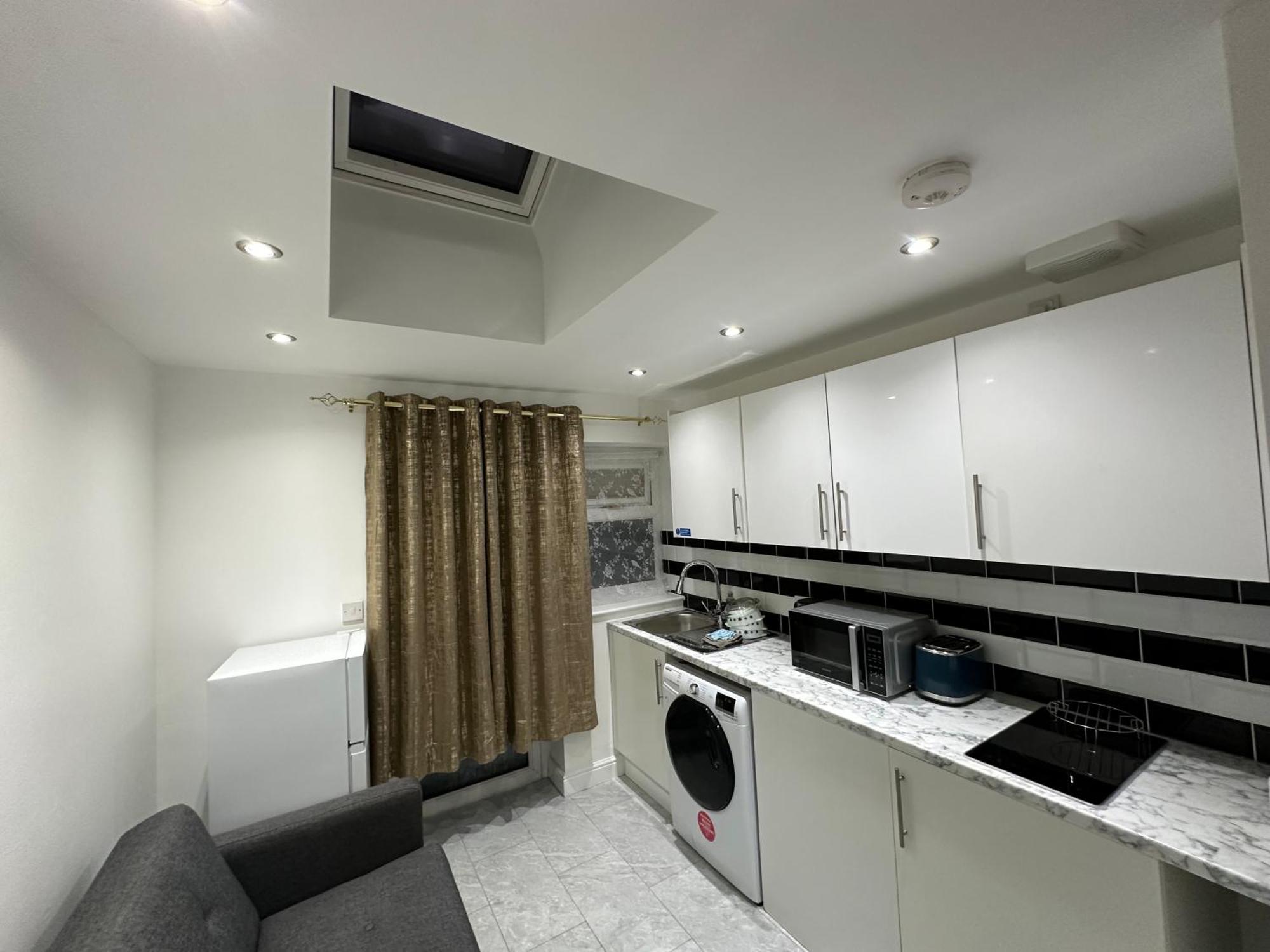 4Th Studio Flat With Private Own Bathroom A London Luxury Family Home Setup And Furnished With Double Bed Plus A Double Futon-Sofa Bed A Single Futon Bed A Baby Cot And Garden And Free Parking Esterno foto