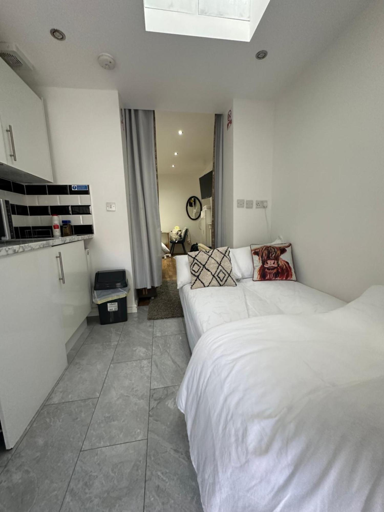4Th Studio Flat With Private Own Bathroom A London Luxury Family Home Setup And Furnished With Double Bed Plus A Double Futon-Sofa Bed A Single Futon Bed A Baby Cot And Garden And Free Parking Esterno foto