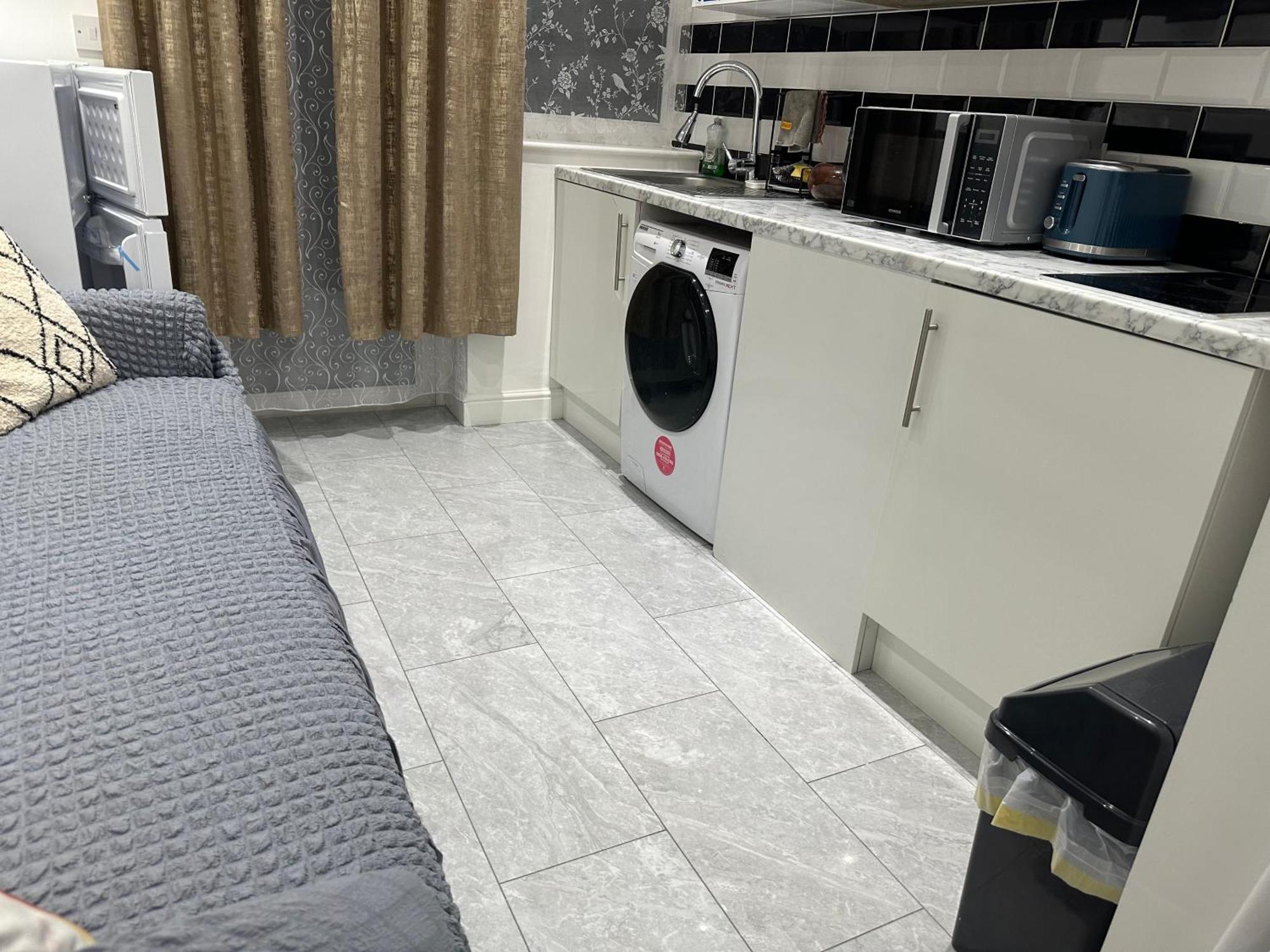 4Th Studio Flat With Private Own Bathroom A London Luxury Family Home Setup And Furnished With Double Bed Plus A Double Futon-Sofa Bed A Single Futon Bed A Baby Cot And Garden And Free Parking Esterno foto