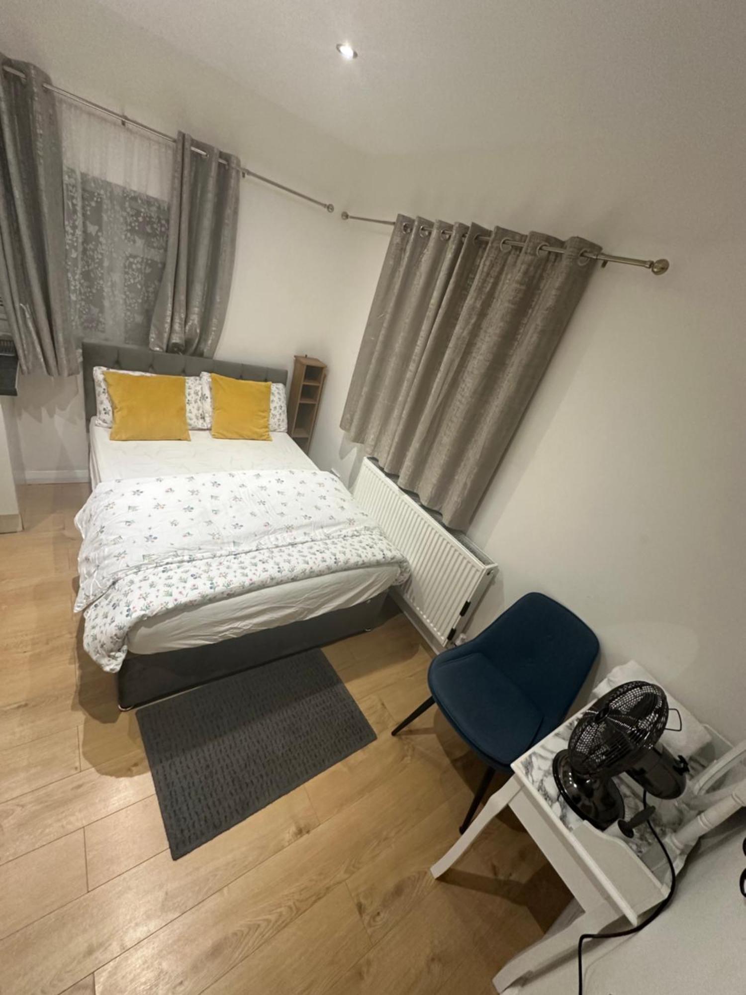 4Th Studio Flat With Private Own Bathroom A London Luxury Family Home Setup And Furnished With Double Bed Plus A Double Futon-Sofa Bed A Single Futon Bed A Baby Cot And Garden And Free Parking Esterno foto